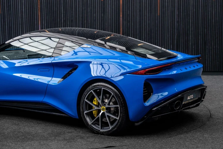 Vehicle Image 5