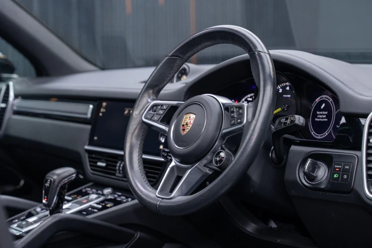 Vehicle Image 12