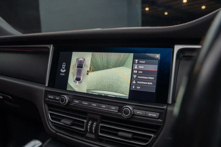 Vehicle Image 11