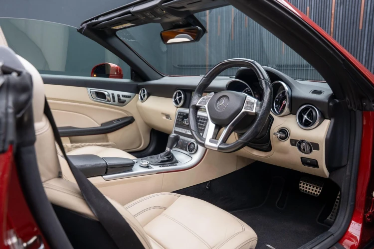 Vehicle Image 32