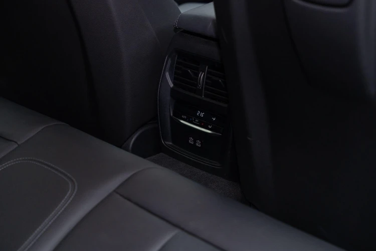 Vehicle Image 43