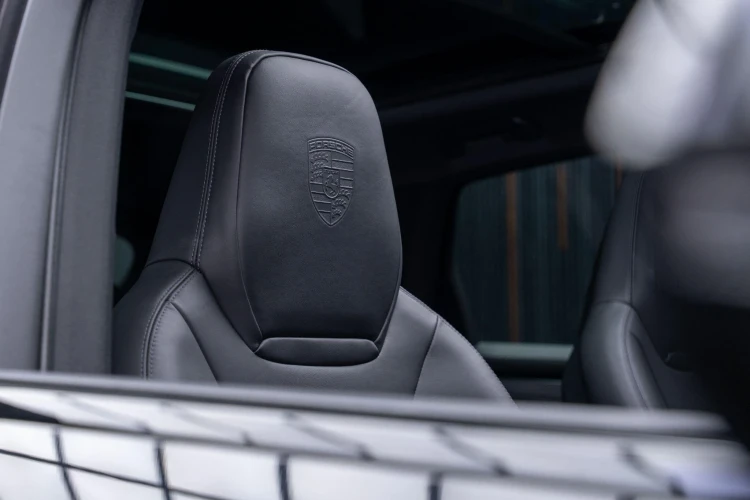 Vehicle Image 23