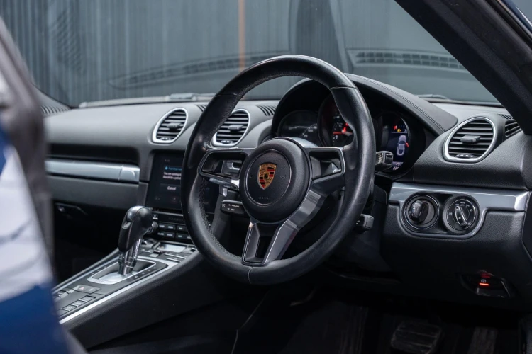 Vehicle Image 8