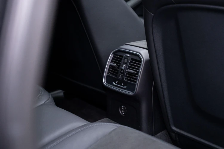 Vehicle Image 39