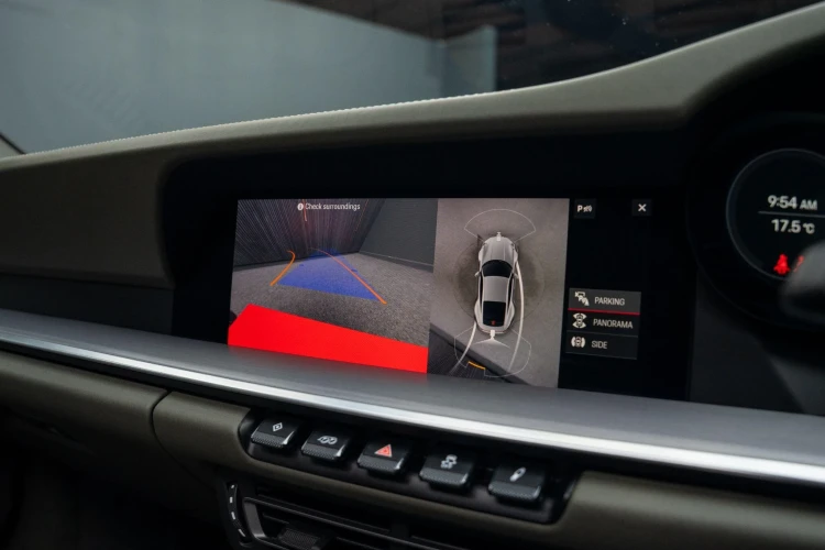 Vehicle Image 9