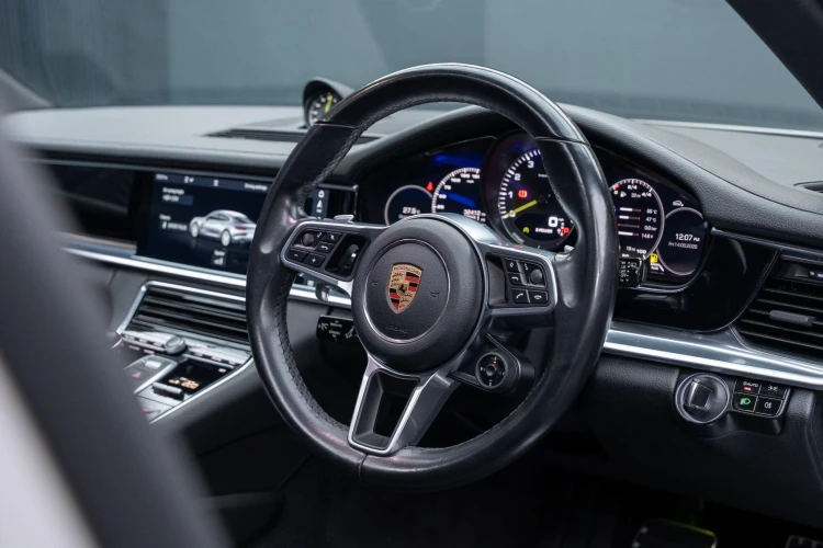 Vehicle Image 7