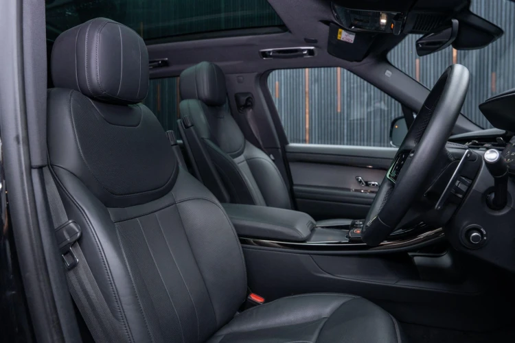 Vehicle Image 12