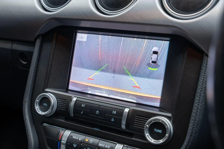 Vehicle Image 6