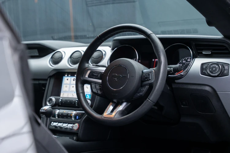 Vehicle Image 25