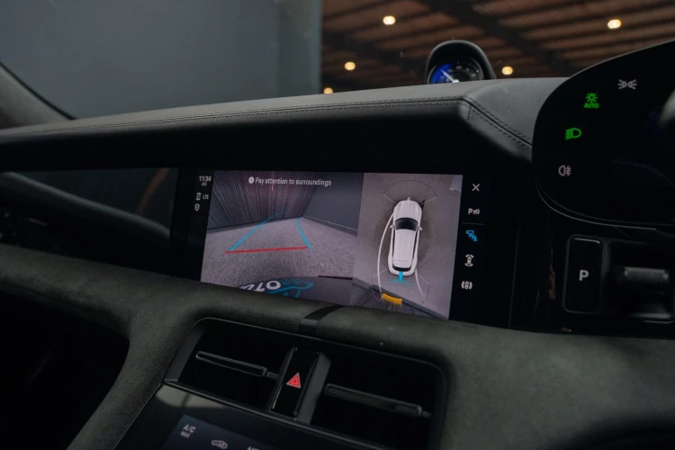 Vehicle Image 11