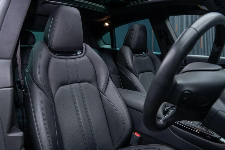 Vehicle Image 12