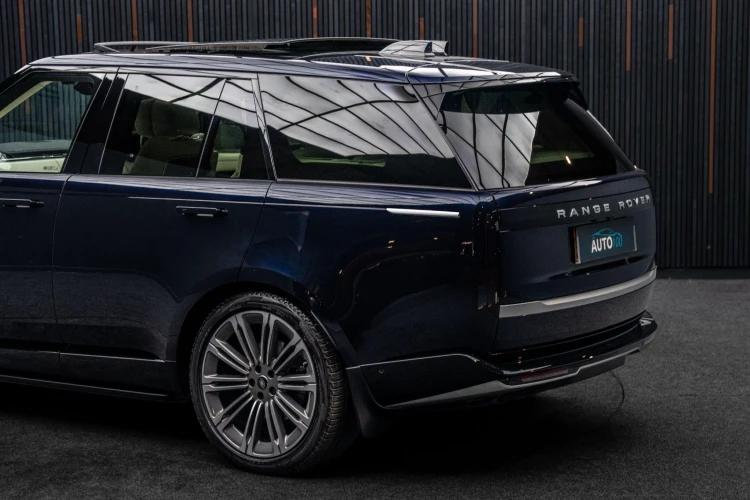 Vehicle Image 12