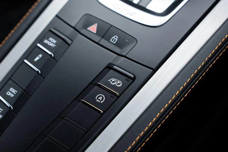 Vehicle Image 32