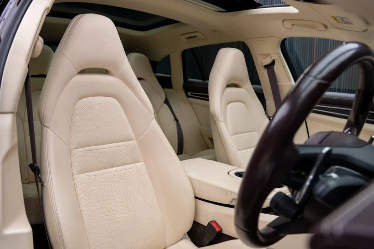 Vehicle Image 12