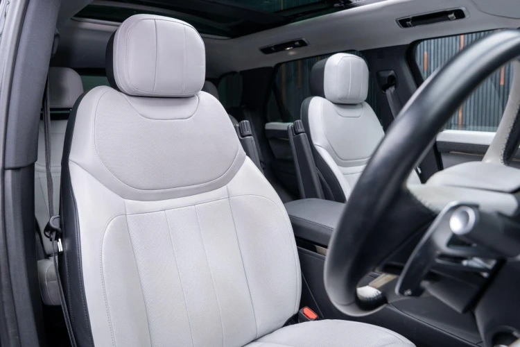 Vehicle Image 9