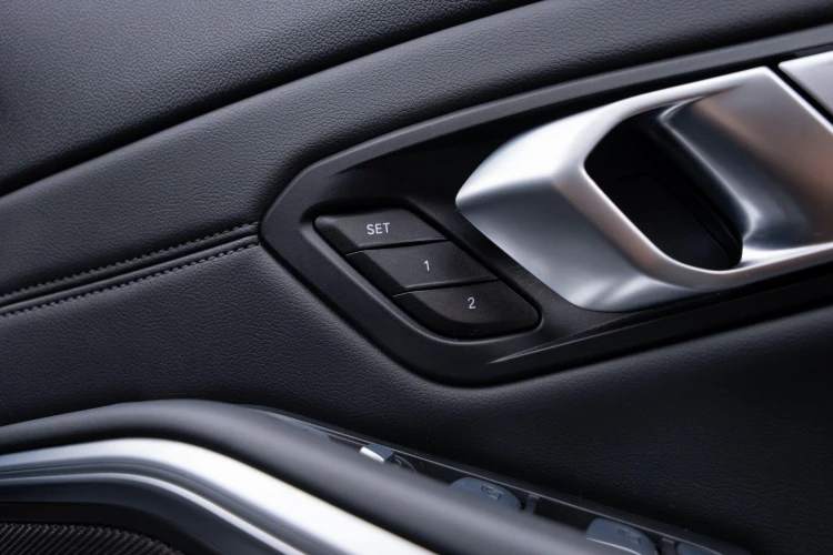 Vehicle Image 35