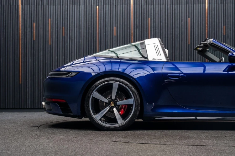 Vehicle Image 23