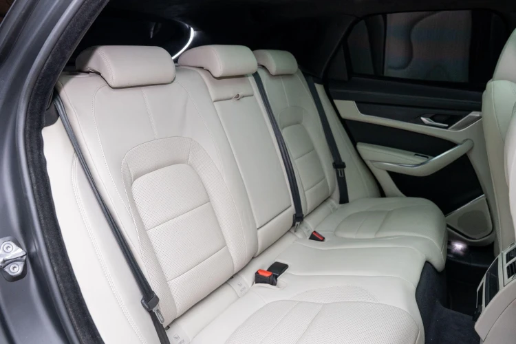 Vehicle Image 36