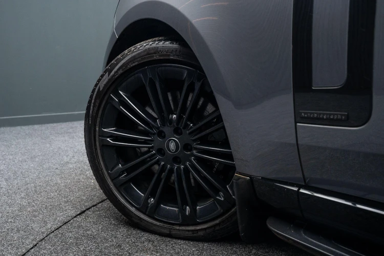 Vehicle Image 13