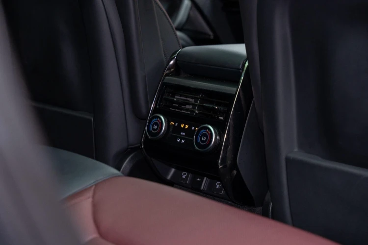 Vehicle Image 36
