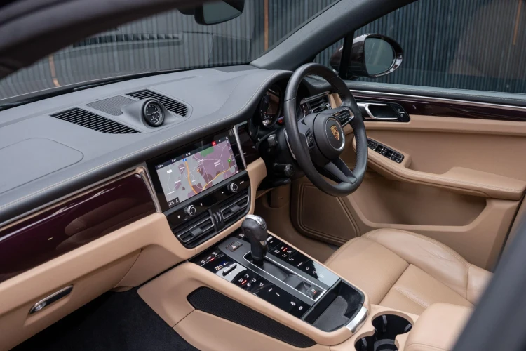 Vehicle Image 12