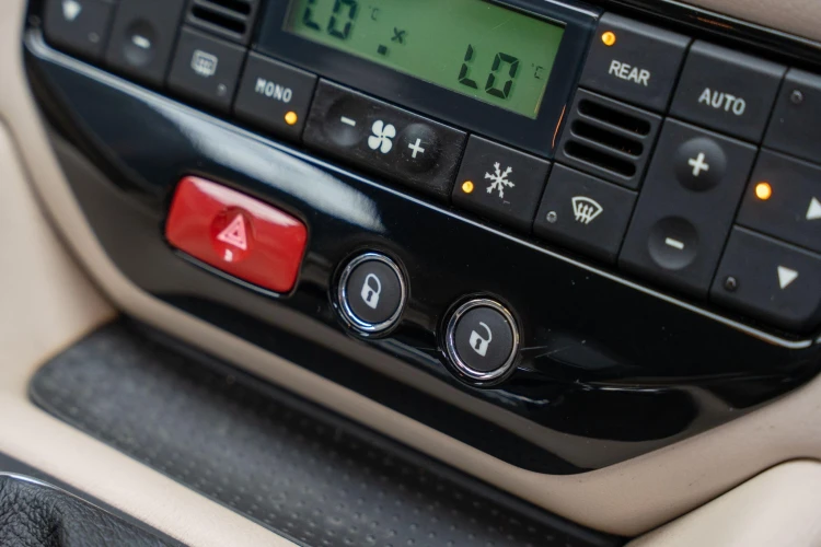 Vehicle Image 32