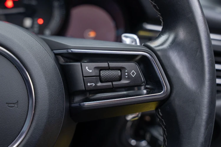 Vehicle Image 32