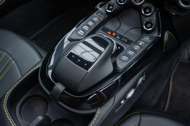 Vehicle Image 32