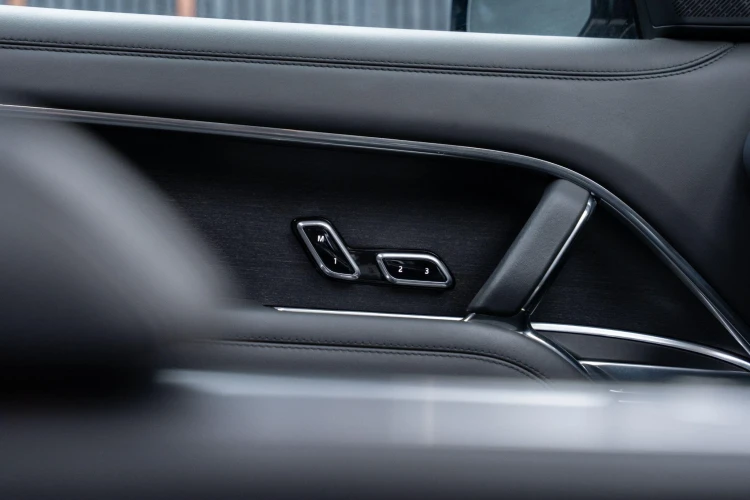 Vehicle Image 30