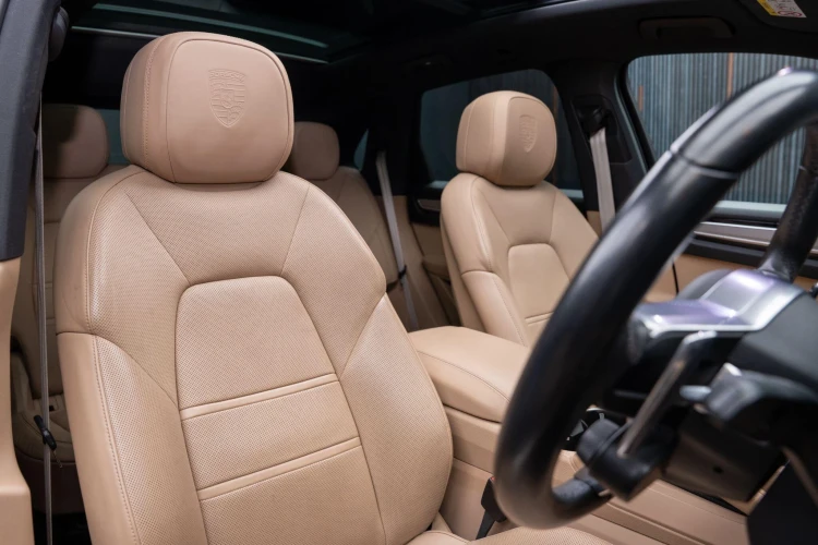 Vehicle Image 12