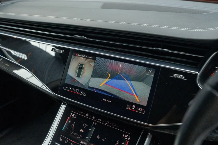 Vehicle Image 8