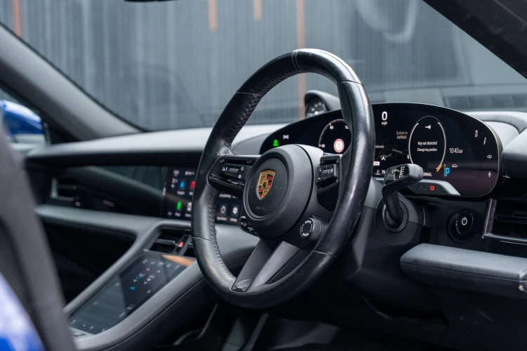 Vehicle Image 13