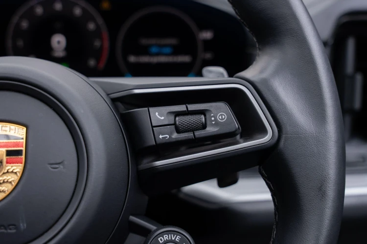 Vehicle Image 32