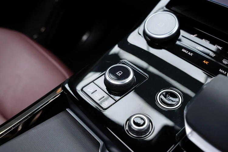 Vehicle Image 30