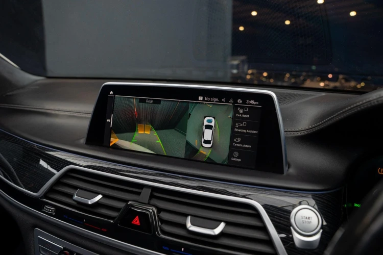 Vehicle Image 6