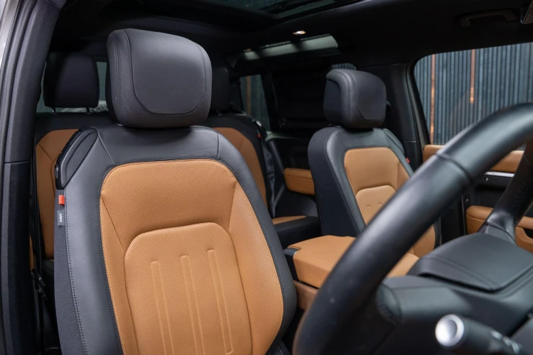 Vehicle Image 12