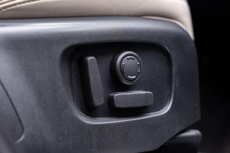 Vehicle Image 16