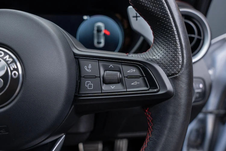 Vehicle Image 30