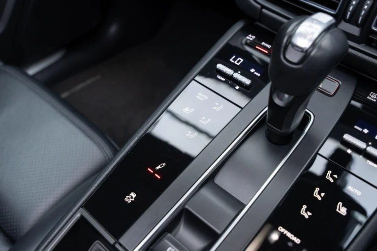 Vehicle Image 38