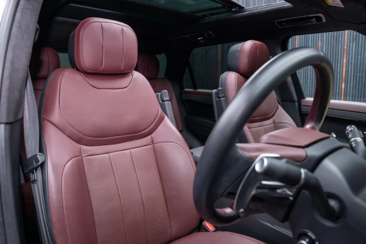 Vehicle Image 12