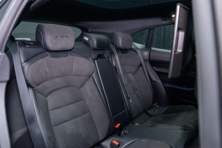 Vehicle Image 36