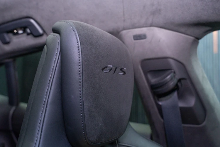 Vehicle Image 16