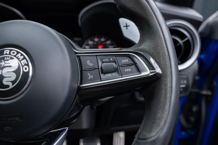 Vehicle Image 33