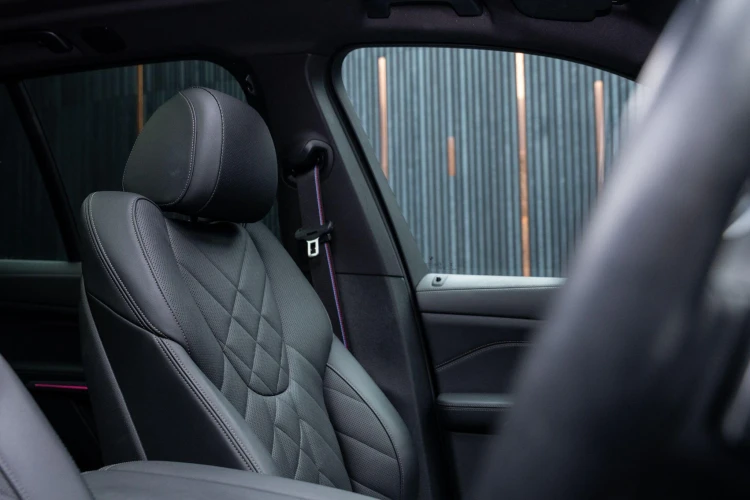 Vehicle Image 30