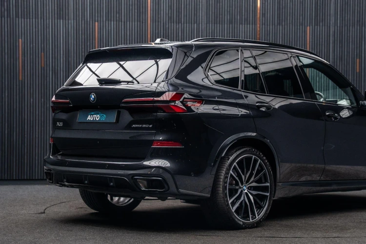 Vehicle Image 23