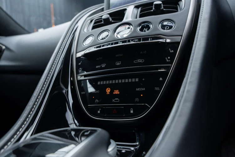 Vehicle Image 30