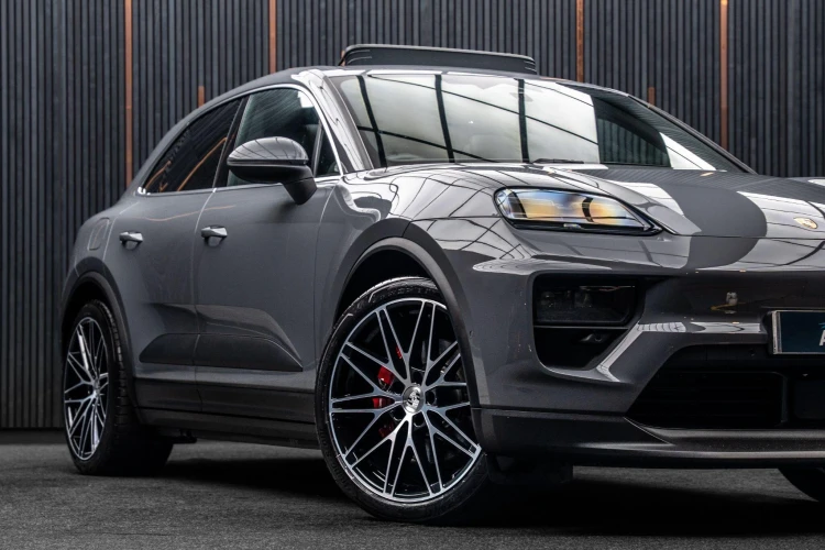 Vehicle Image 13