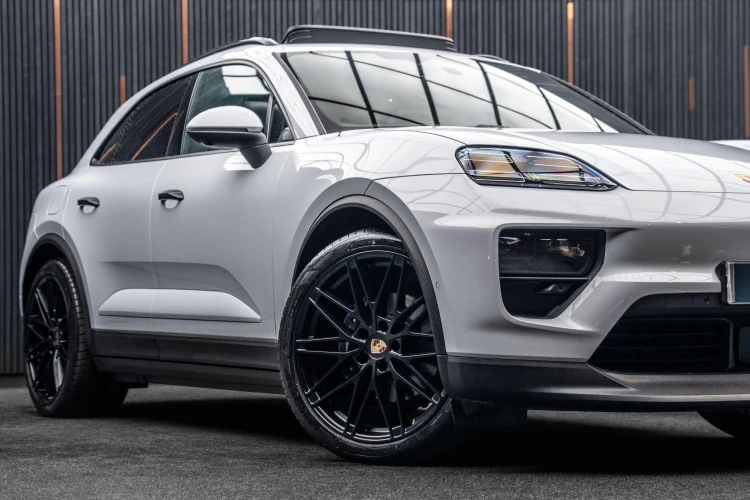 Vehicle Image 21