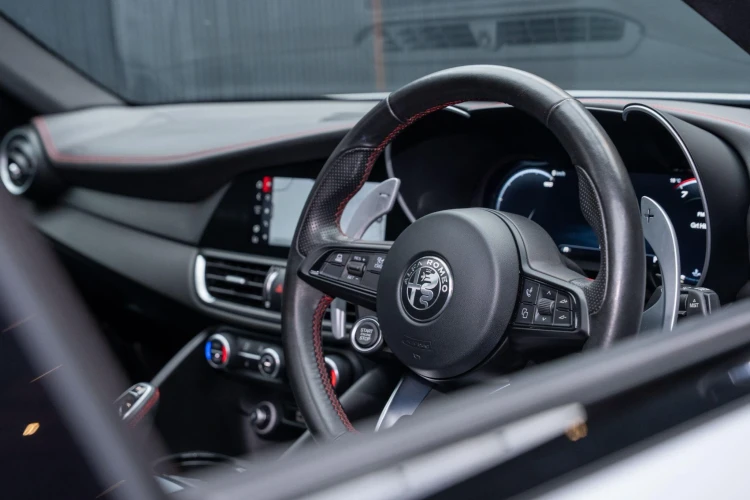 Vehicle Image 12