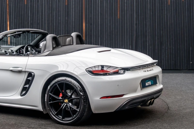 Vehicle Image 13